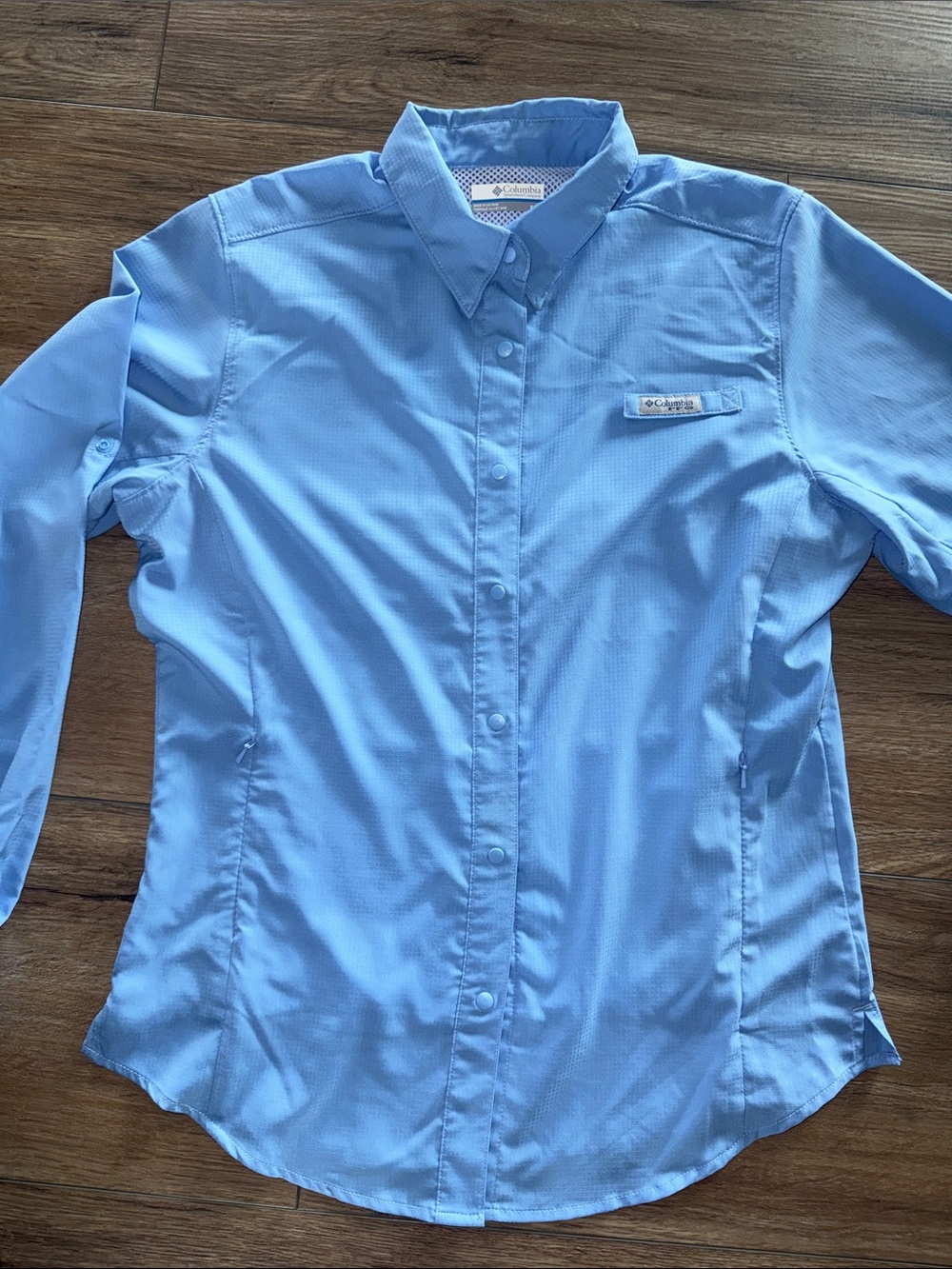 Columbia Women’s PFG Sky Blue Long-Sleeve Performance Button-Up